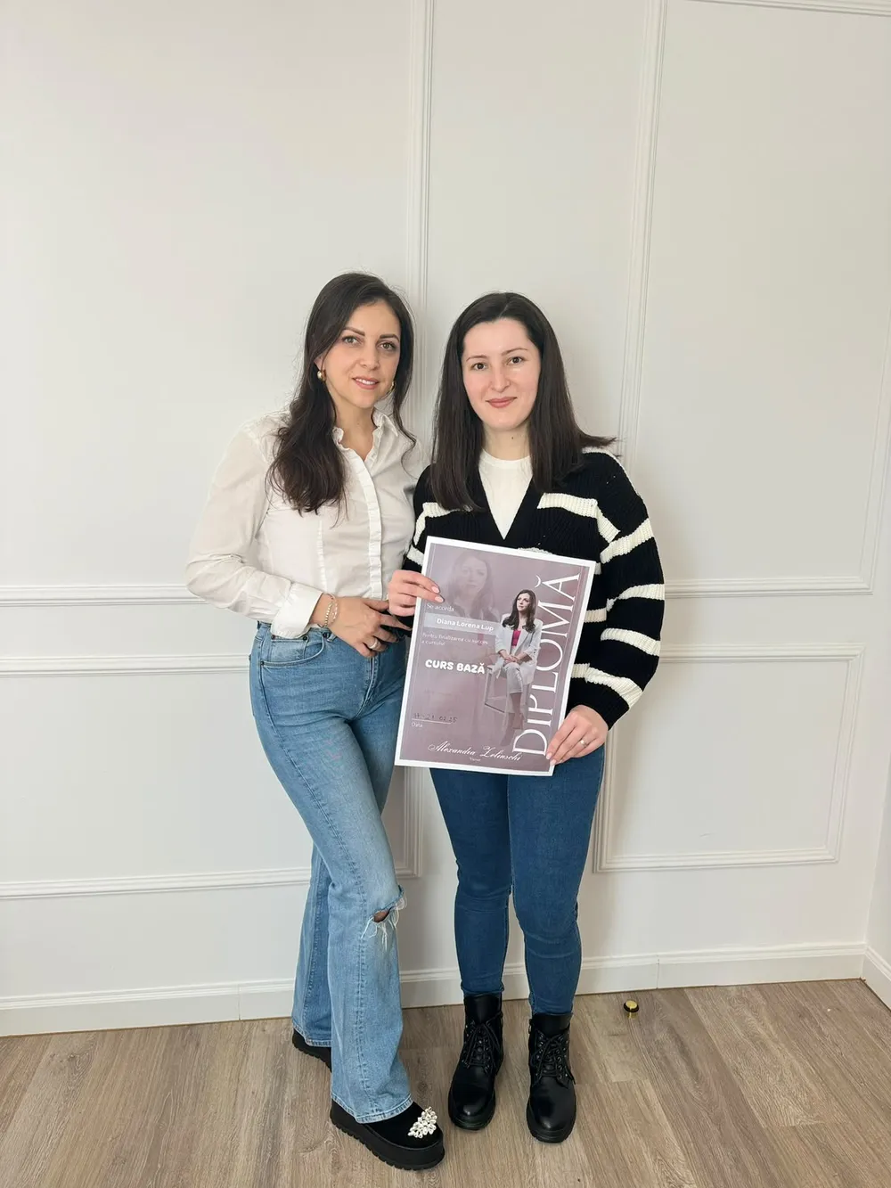 Alexandra cu o cursantă, cu diploma
