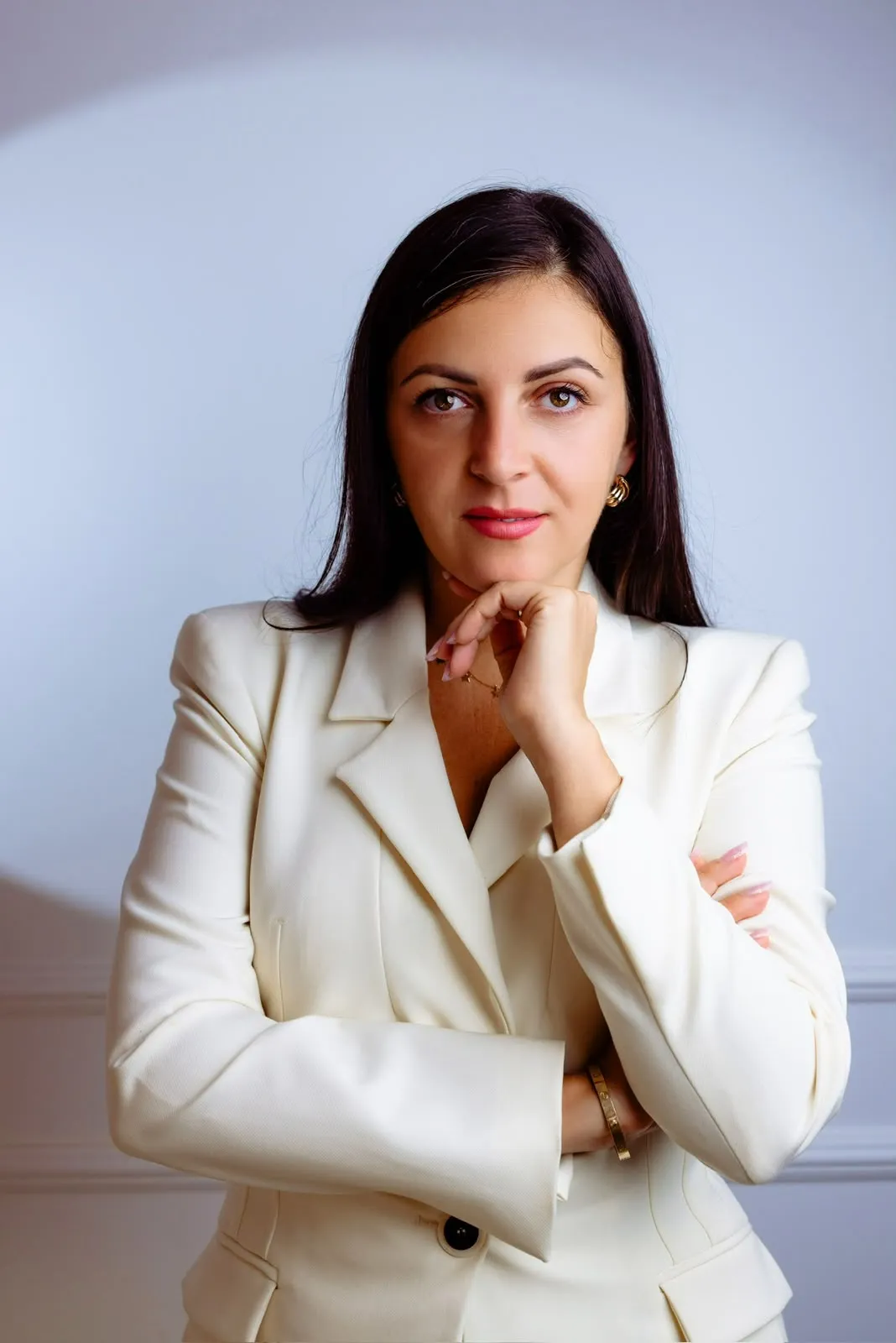 Alexandra Zelinschi, portret frontal
