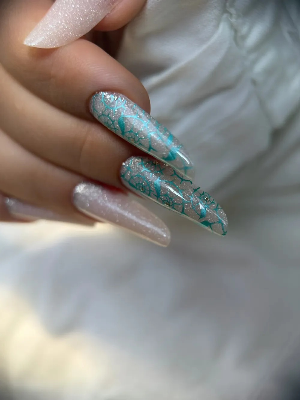 Turcoaz cu model floral și sclipici